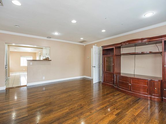 2nd image of 17419 Burbank Blvd