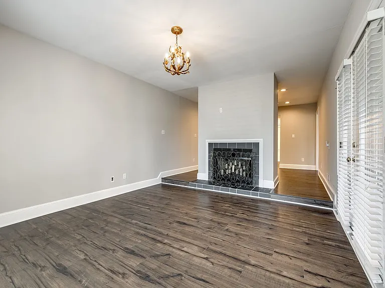 2220 Roswell Ave #B — Photo 12