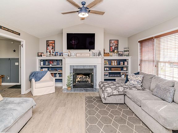 4th image of 6039 Lonetree Way
