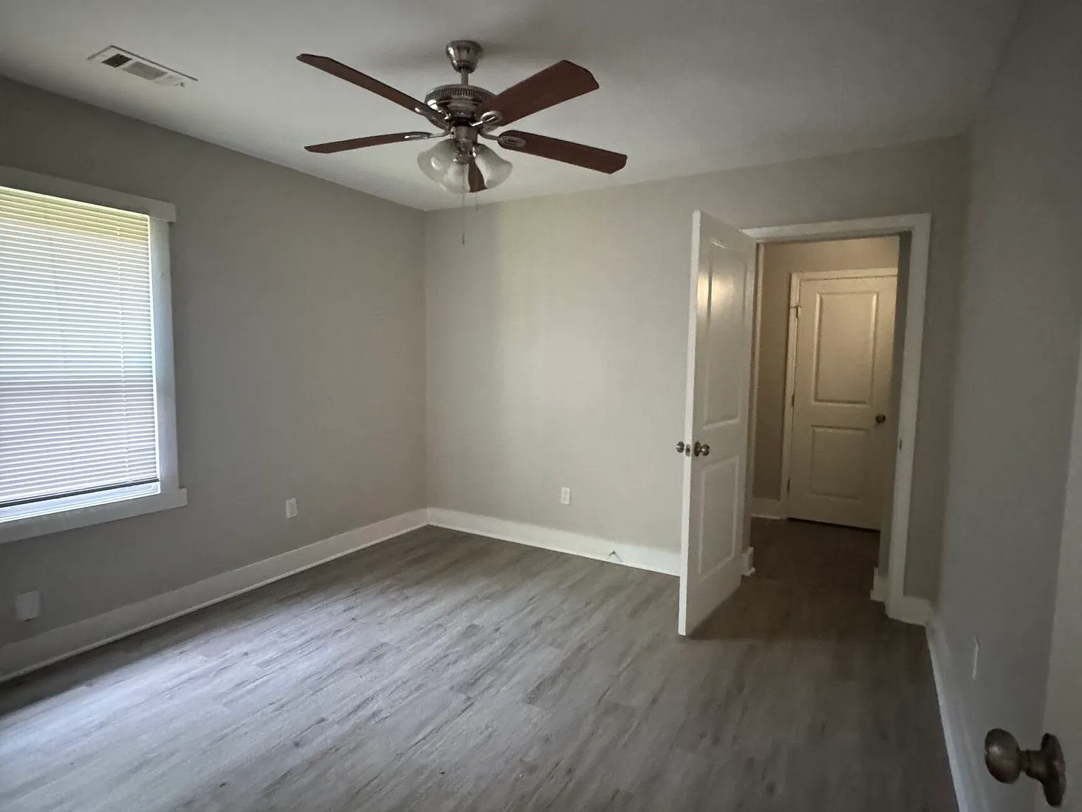 3 bed, 2.0 bath, 1212 sqft, $2,200 — Photo 4