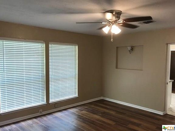 4th image of 1044 Lone Star Dr
