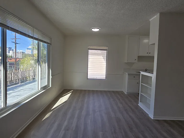 1204 N Wilton Pl #6 — Photo 5