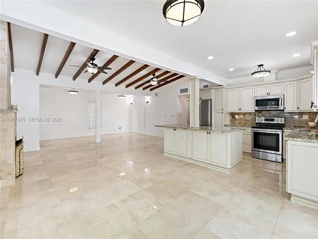 8030 SW 120th St — Photo 15
