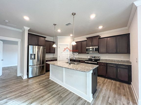 5th image of 1922 Cambridge Park Dr