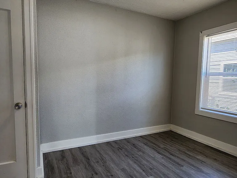 Park Street Apartments — Photo 13
