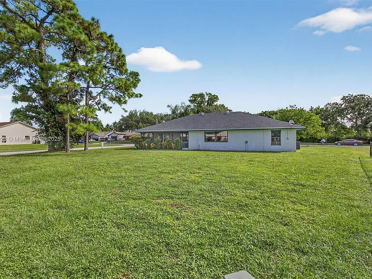 100 Miramar Ave — Photo 33