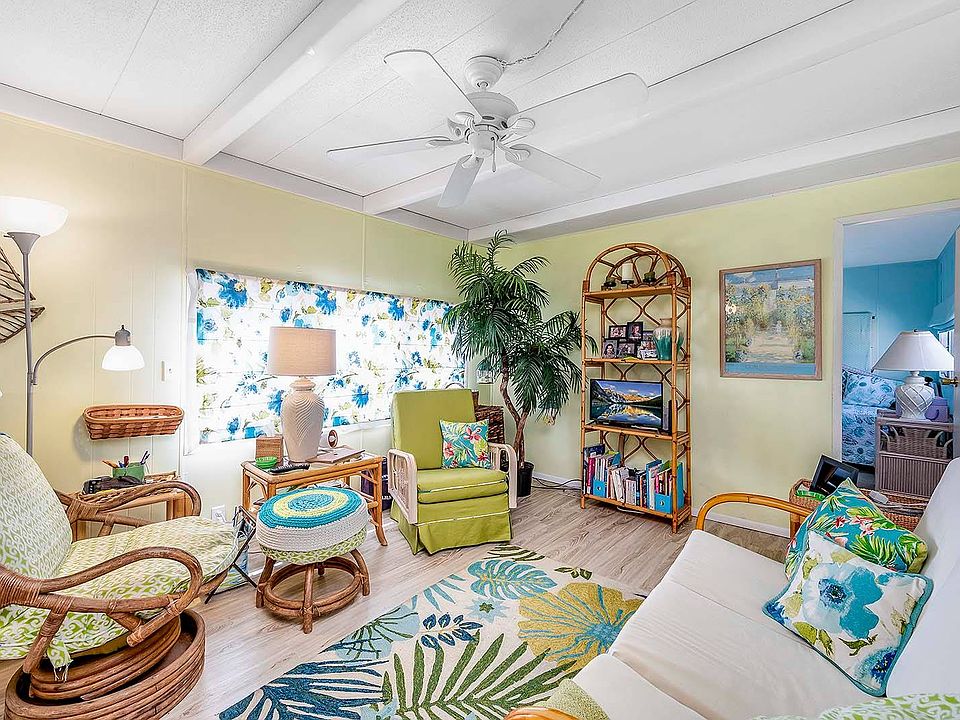 1st image of 281 Poinsettia Dr