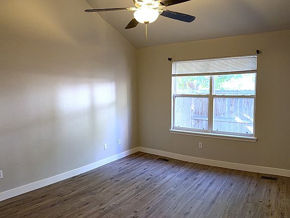 4th image of 506 Maple St