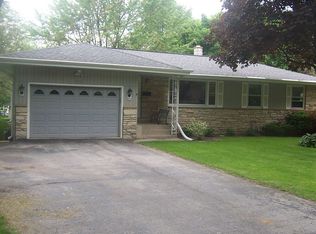 243 Richmond Dr, Pewaukee, WI 53072