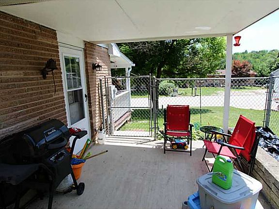 3rd image of 5 W Glennis Dr