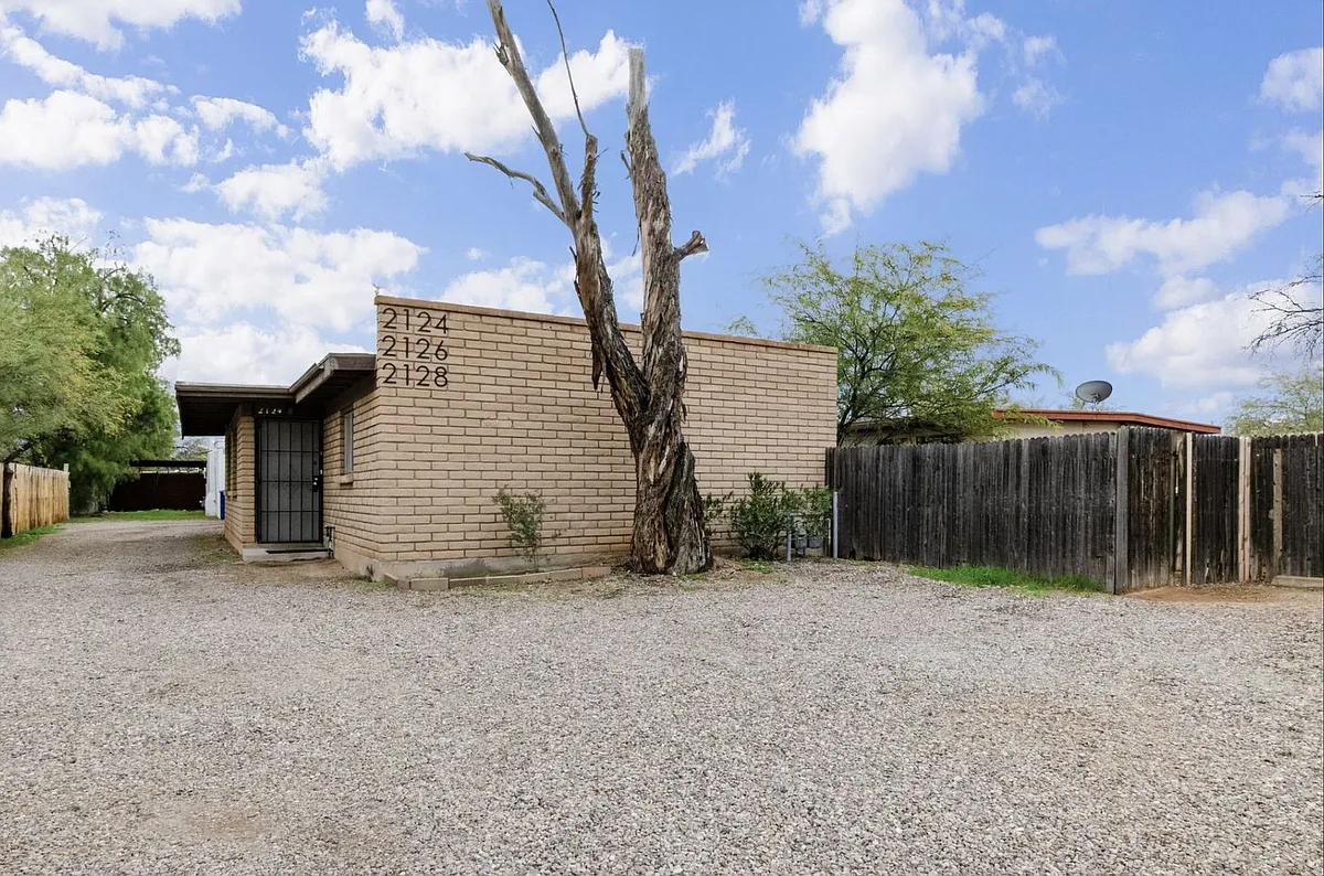 Building Photo - 2124 N Bell Ave