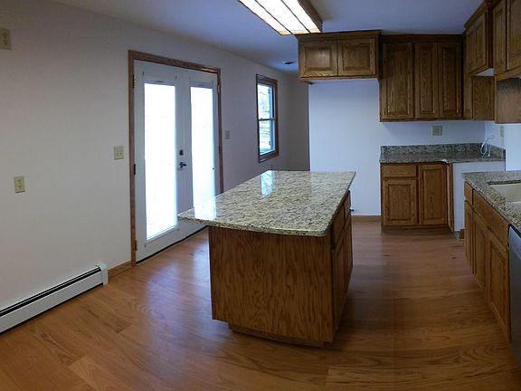 KIT w/ doors to patio