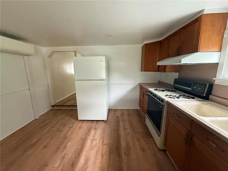 1436 Poplar St — Photo 6