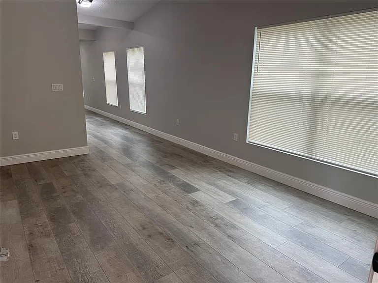 225 E Warren Ave — Photo 18