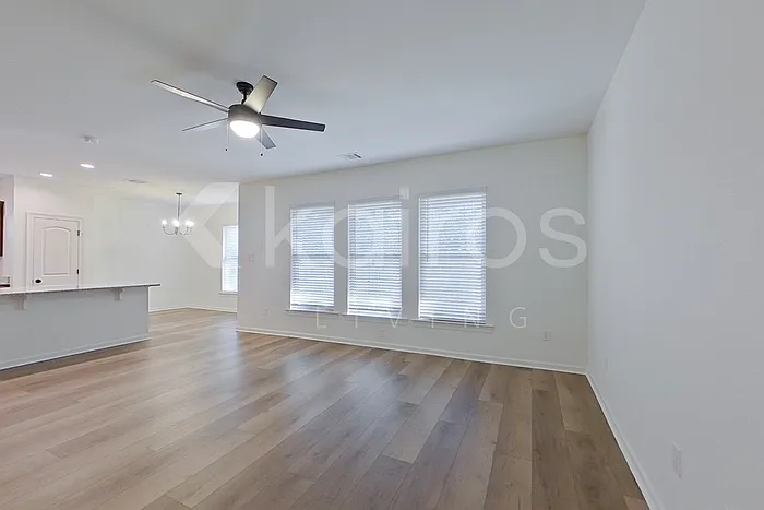 4 bed, 2.0 bath, 1826 sqft, $2,075 — Photo 2