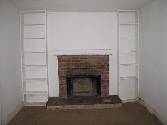3rd image of 300 Hollycrest Ln