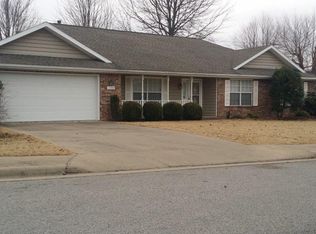 1108 E Green Acres Dr, Rogers, AR 72758