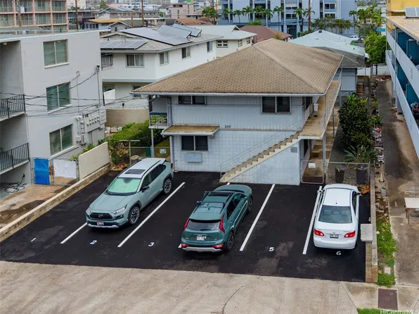 2112 Fern St, Honolulu, HI 96826
