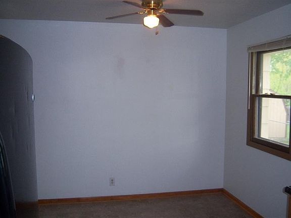 4th image of 821 W Rose St