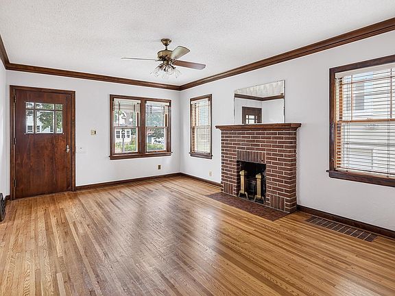 3rd image of 1122 Sherburne Ave