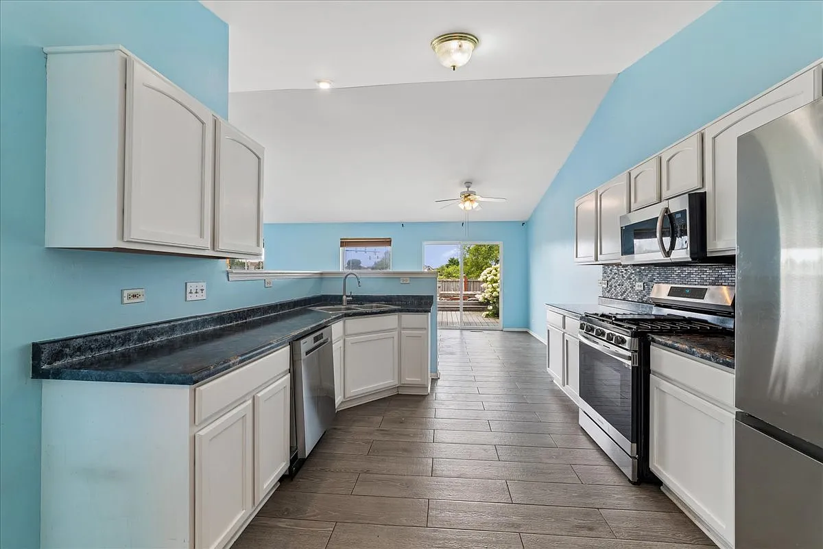 3 bed, 1545 sqft, $3,000 — Photo 4