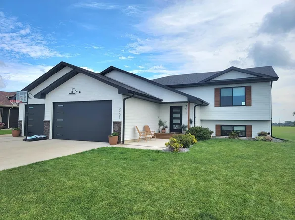 2401 S Merton St, Aberdeen, SD 57401