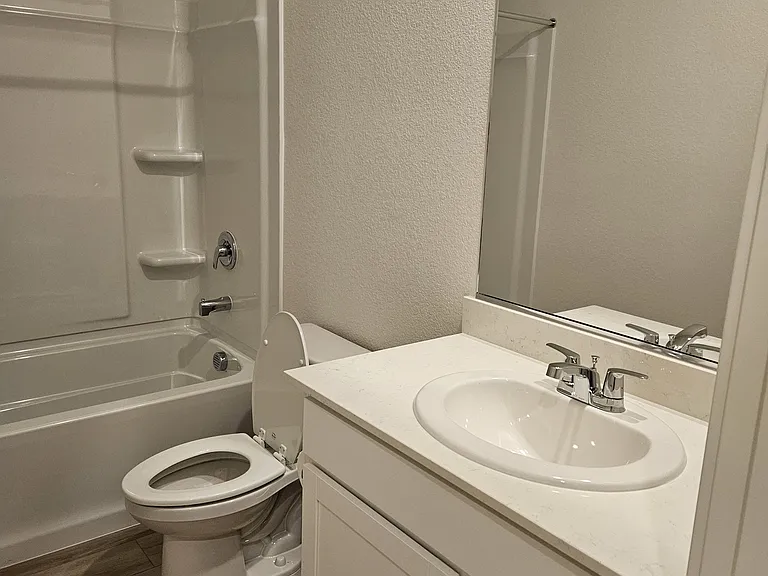 862 S Del Mar Ave — Photo 2
