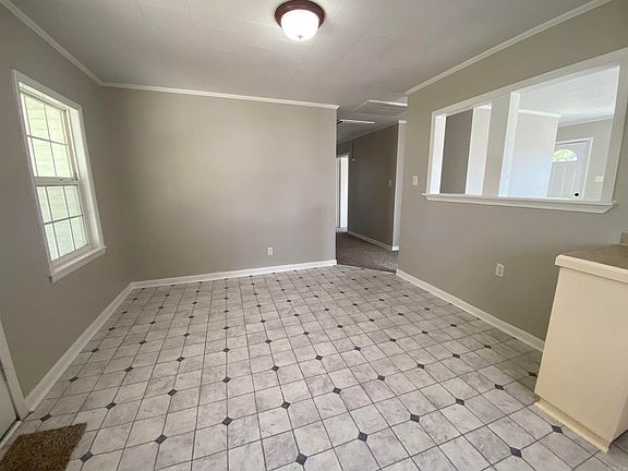 3rd image of 718 Tennessee St