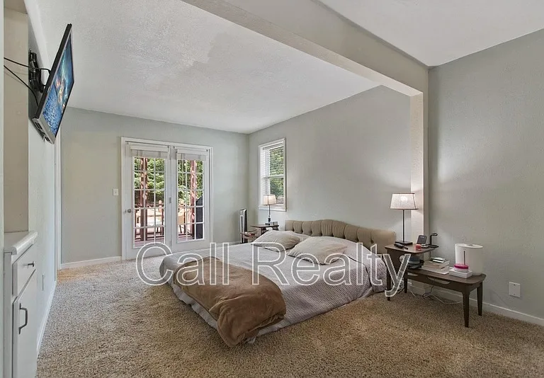 1117 E 33rd Ave — Photo 11