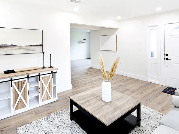 1502 Hulme St, Bowie, TX 76230