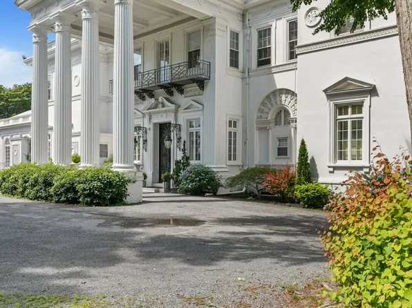 553 Bellevue Ave APT 14, Newport, RI 02840