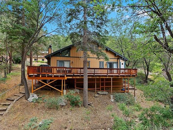 back of house from large yard...