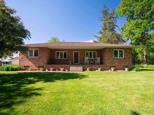 1229 W Mount Vernon Rd, Waterloo, IA 50703