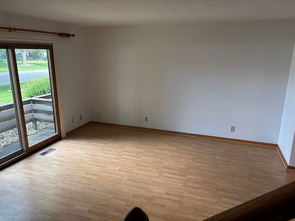3rd image of 1422 Dayton Dr #3
