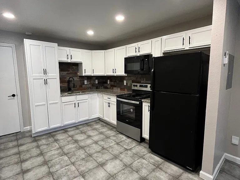 Maderas Apartments — Photo 17