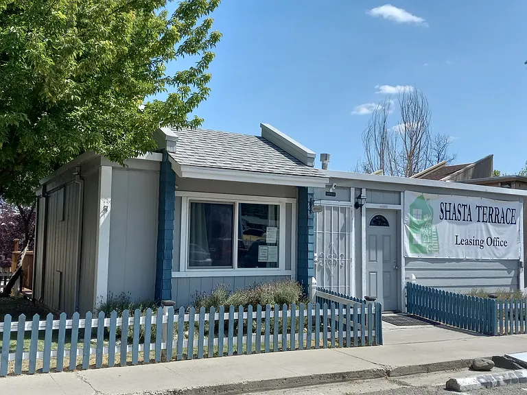 915 W Miner St — Photo 4