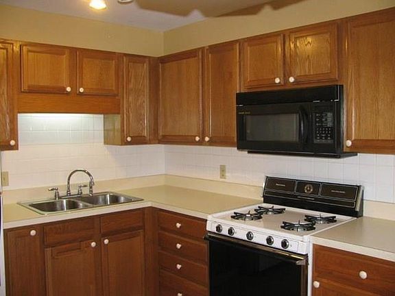 4th image of 16 Parker Dr