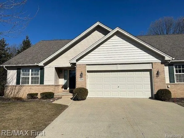 23636 McCort Dr, Flat Rock, MI 48134