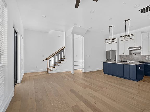 4th image of 2349 N Carroll Ave