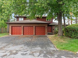 206 Cypress Ct, Ottawa, ON K2H 8Z8