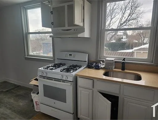 4 bed, $3,500 — Photo 2