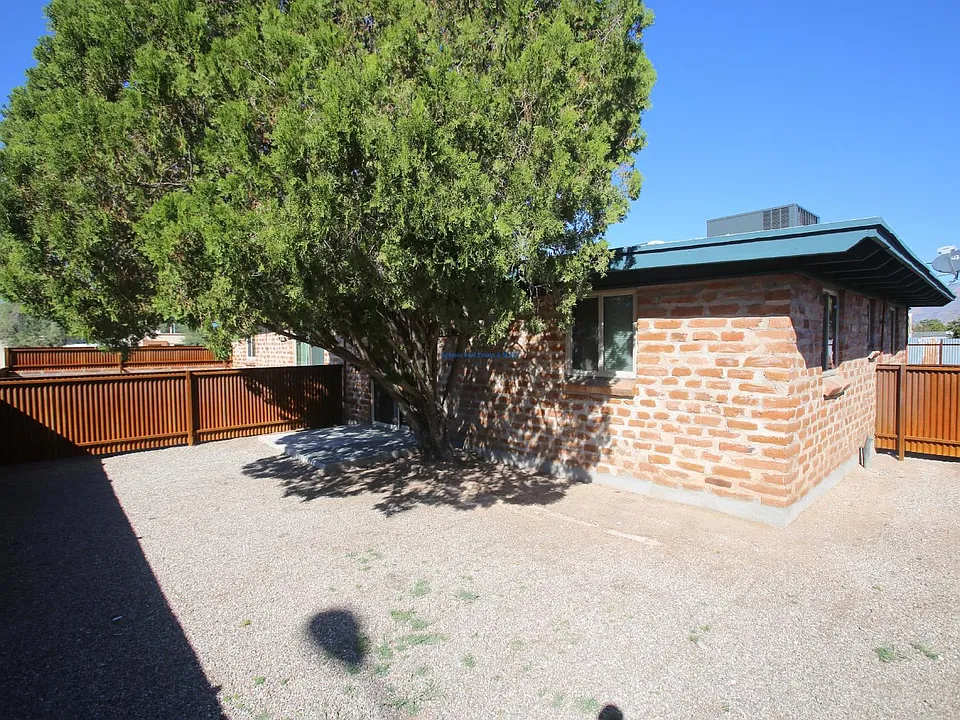 1242 N Roberts Way #94L
