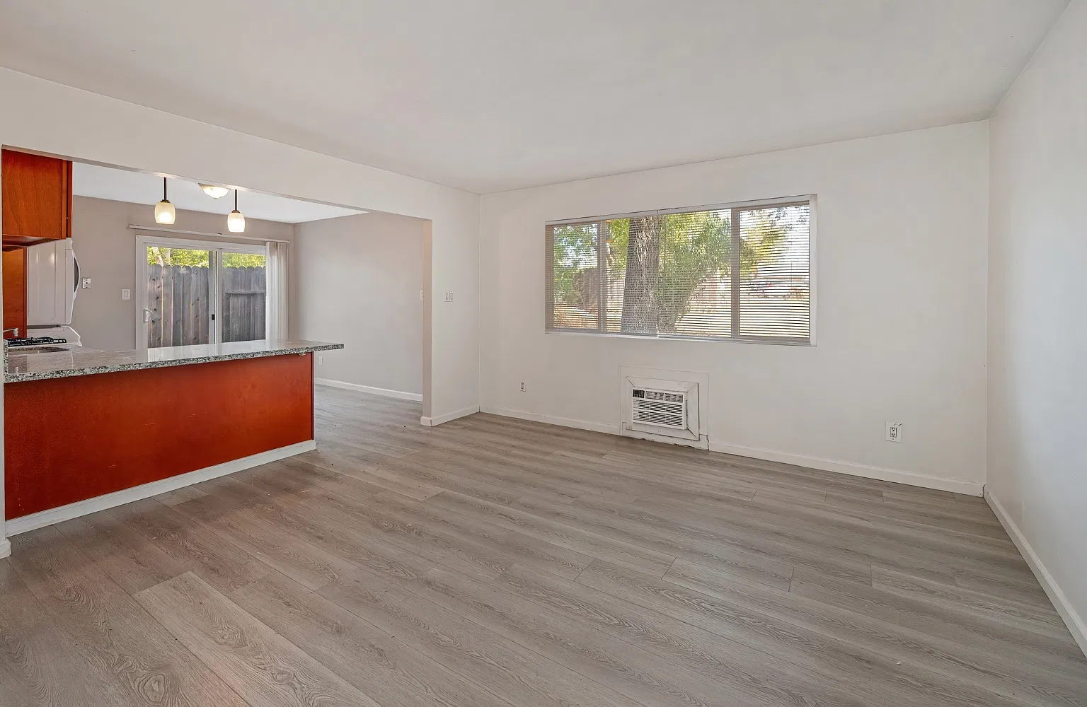 2 bed, 930 sqft, $1,800 — Photo 1