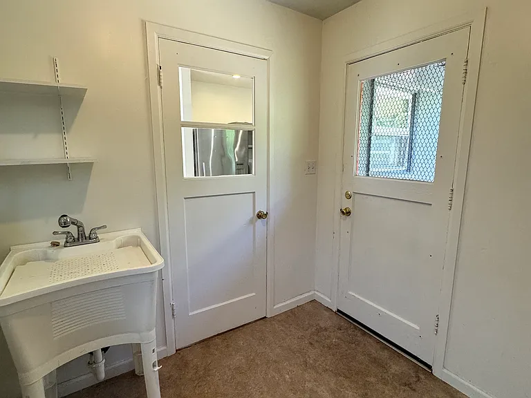 8935 N Kellogg St — Photo 10