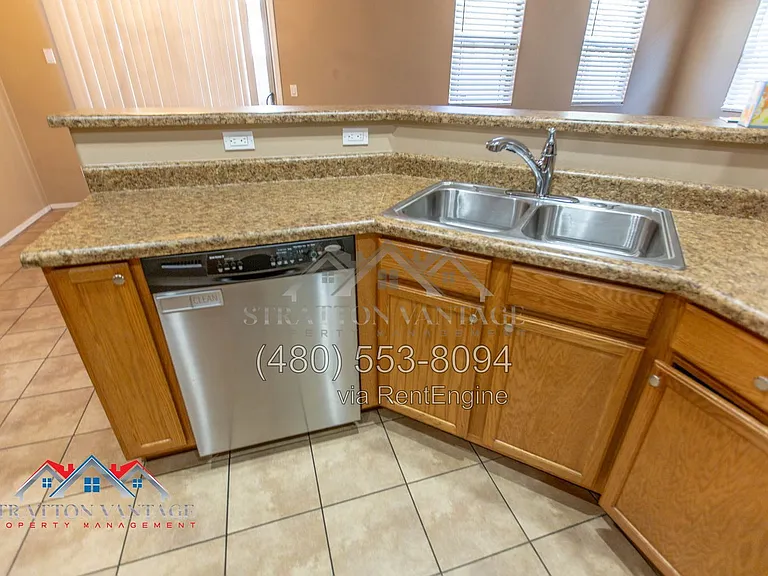 1423 N 81st Ave — Photo 13