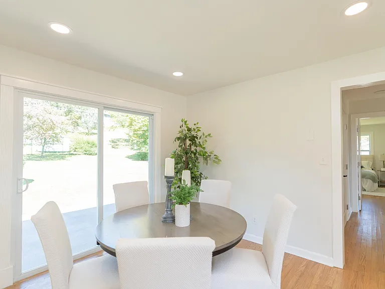 913 Woodmore Ter — Photo 25
