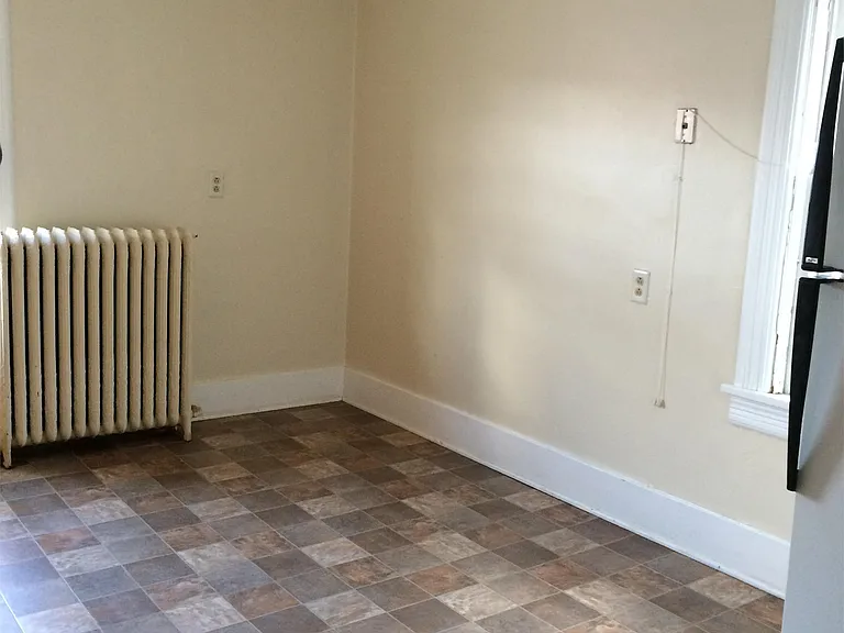 828 W 4th St #2 — Photo 5