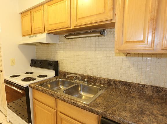 3rd image of 541 W Briar Pl APT 410