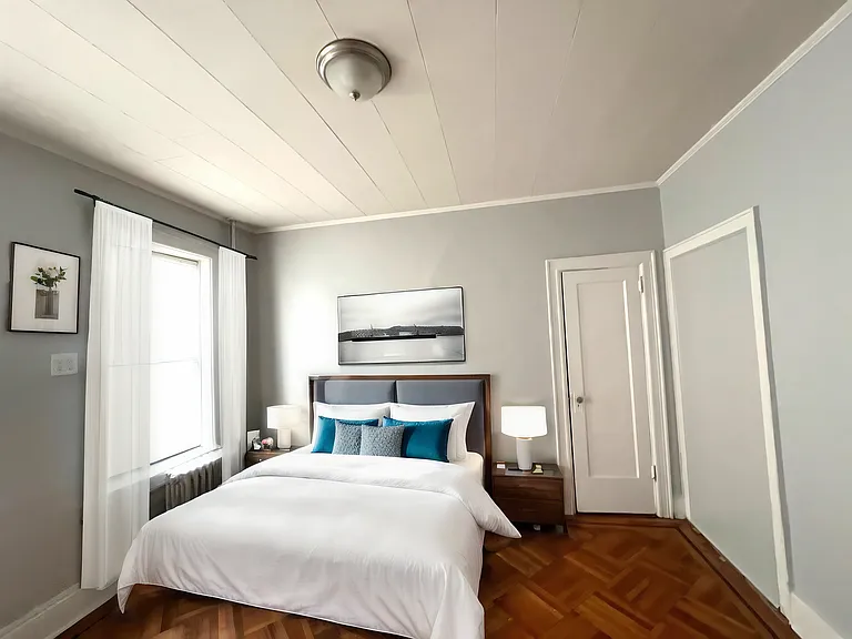 23-25 W 33rd St — Photo 7