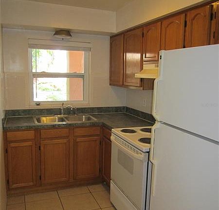4th image of 800 Tyrone Blvd N APT B1
